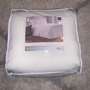 LUSH DECOR bedspread